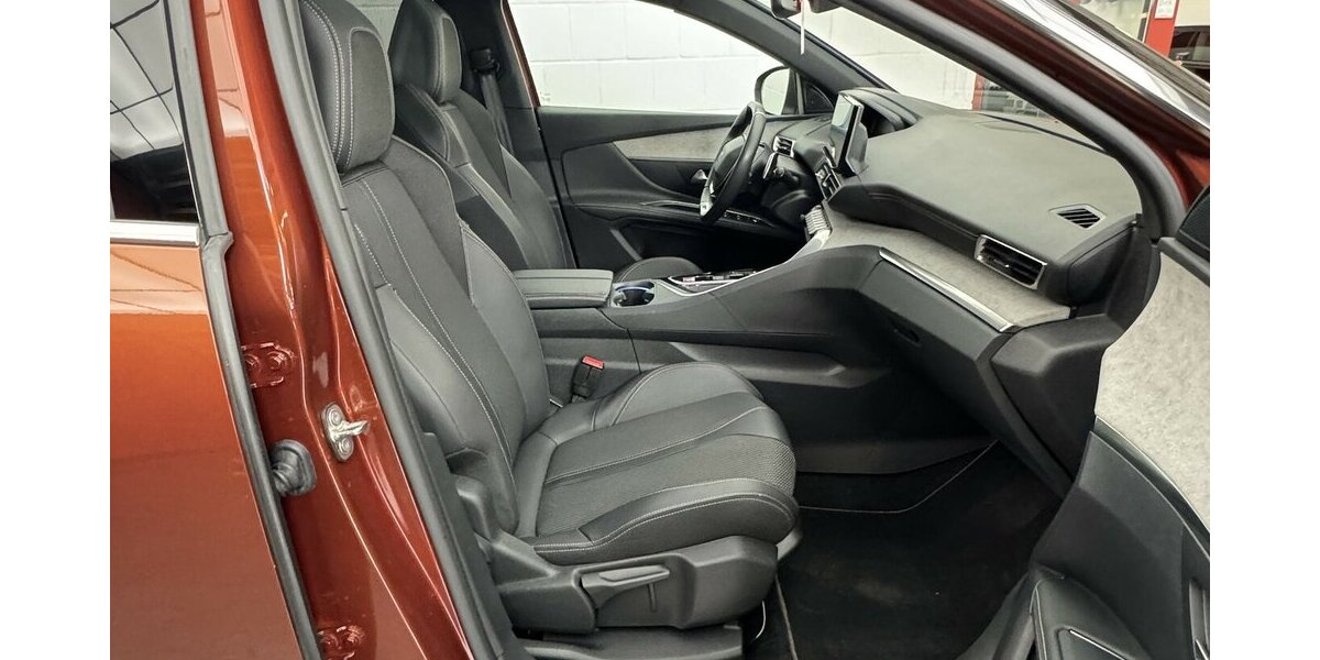 Peugeot 5008 GT 130 BlueHDi 1.Hand Panorama 7 Sitze 29.300 km 27.440 &euro; Lich 35423