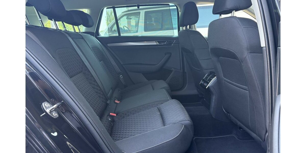Skoda Superb 2.0 TDI Ambition KAMERA/NAVI/CARPLAY/DSG 52.484 km 25.800 &euro; Villingen-Schwenningen 78054