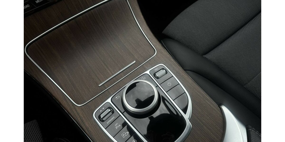 Mercedes-Benz C 220 d 4 MATIC T- MODELL/KAMERA/AHK/NAVI/1.HAND 60.042 km 24.800 &euro; Villingen-Schwenningen 78054
