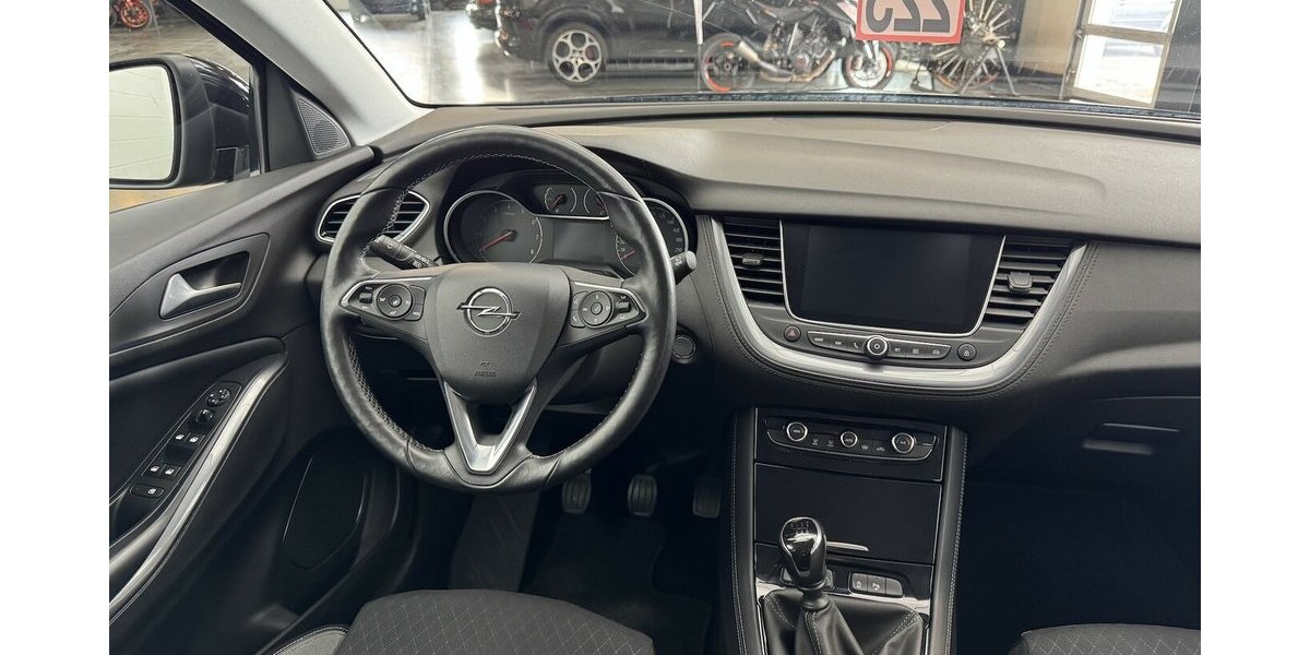Opel Grandland 1.2 Turbo Innovation Navi Winterpaket 65.200 km 11.999 &euro; Lich 35423