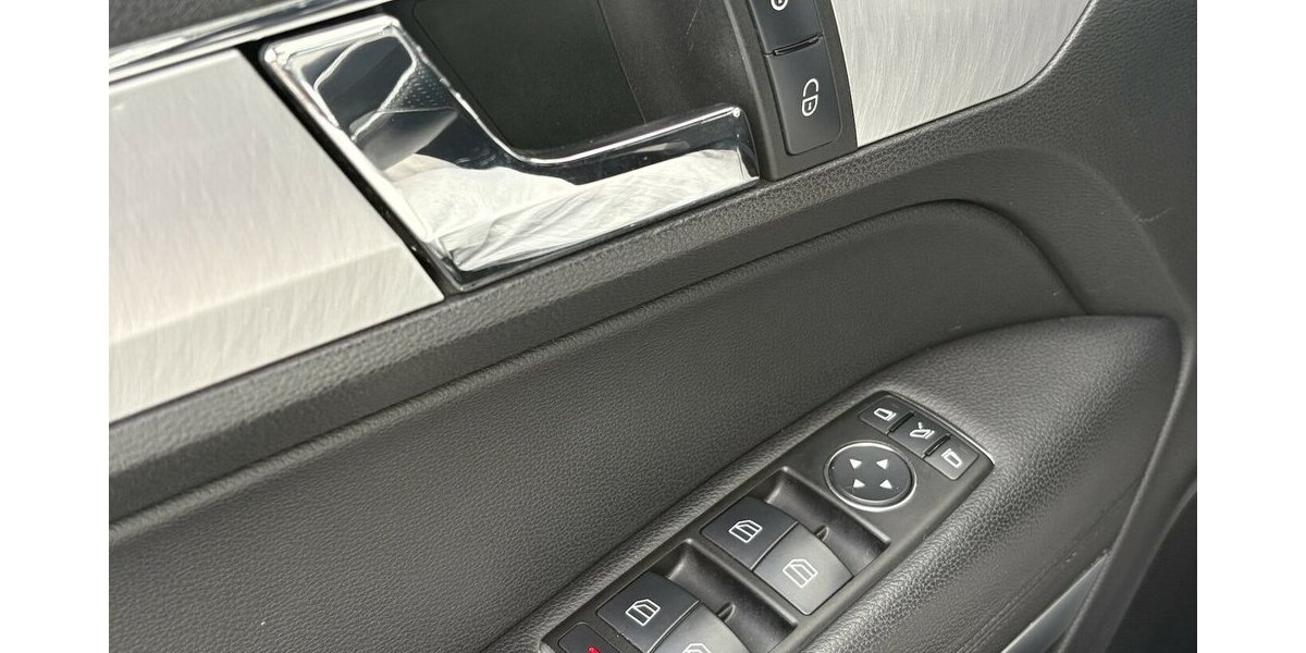 Mercedes-Benz E 350 CDI Cabrio BlueEfficiency NAVI/NACKENHZ 151.676 km 14.900 &euro; Villingen-Schwenningen 78054