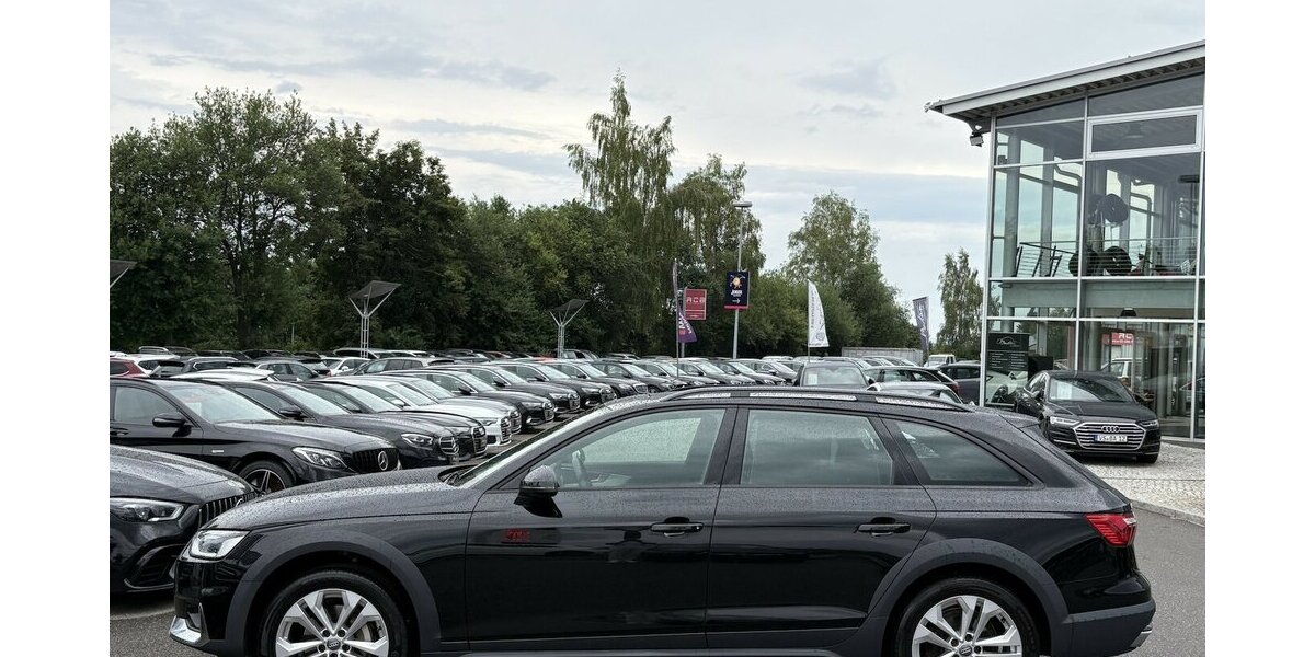Audi A4 Allroad 40 TDI MASSAGE/PANO/MEMORY/CARPLAY 96.690 km 25.800 &euro; Villingen-Schwenningen 78054