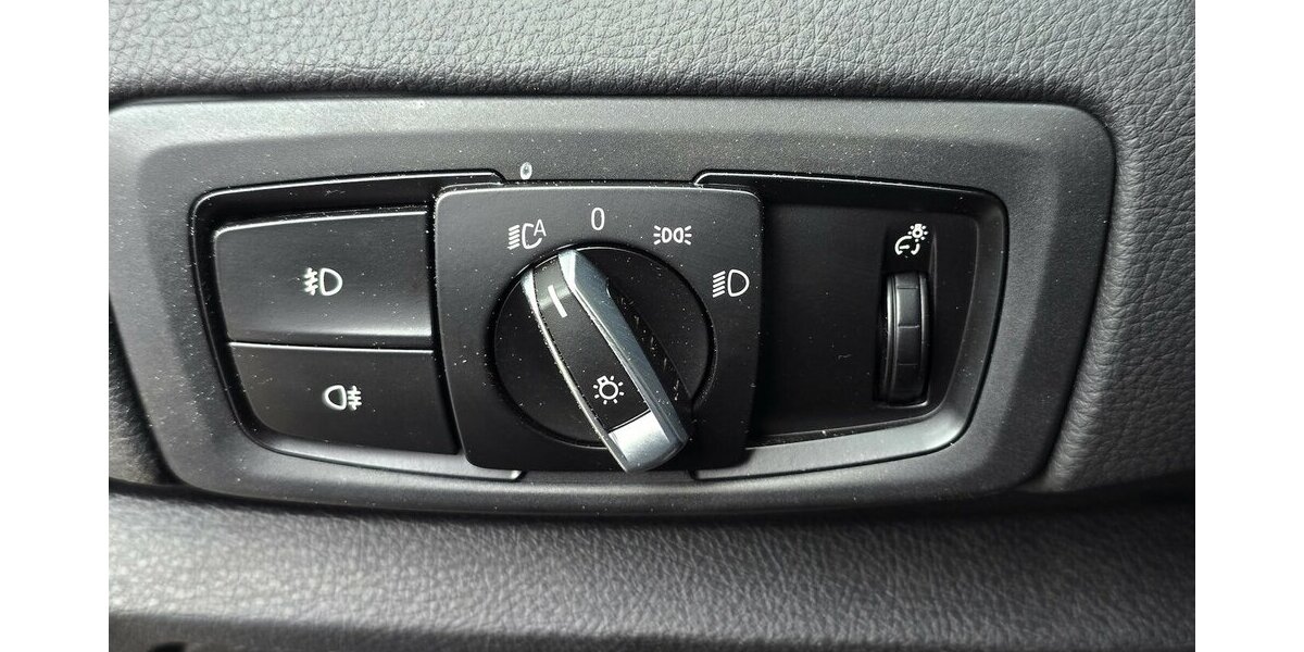 BMW 218 Active Tourer d ADVANTAGE/7-SITZER/AHK/KLIMA 179.900 km 12.900 &euro; Villingen-Schwenningen 78054