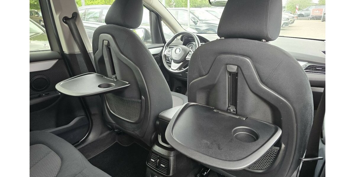 BMW 218 Active Tourer d ADVANTAGE/7-SITZER/AHK/KLIMA 179.900 km 12.900 &euro; Villingen-Schwenningen 78054