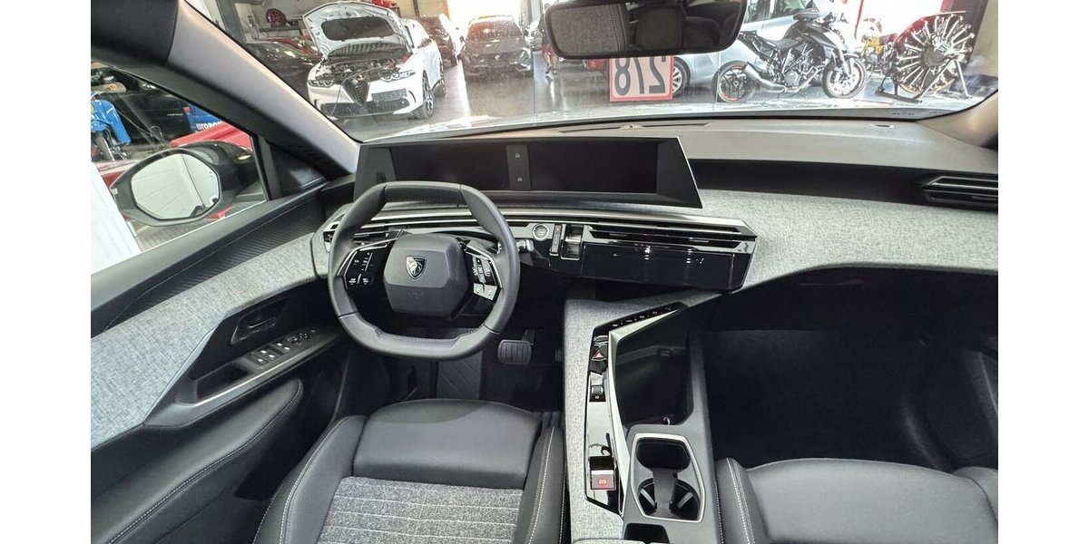 Peugeot 5008 145 Mild Hybrid Allure7 Sitzer LED CAM 18.200 km 27.820 &euro; Lich 35423