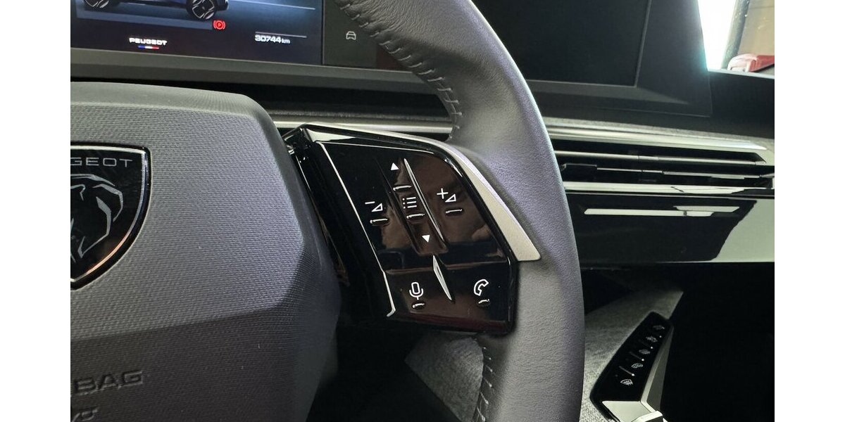 Peugeot 5008 145 Mild Hybrid Allure7 Sitzer LED CAM 30.800 km 27.520 &euro; Lich 35423