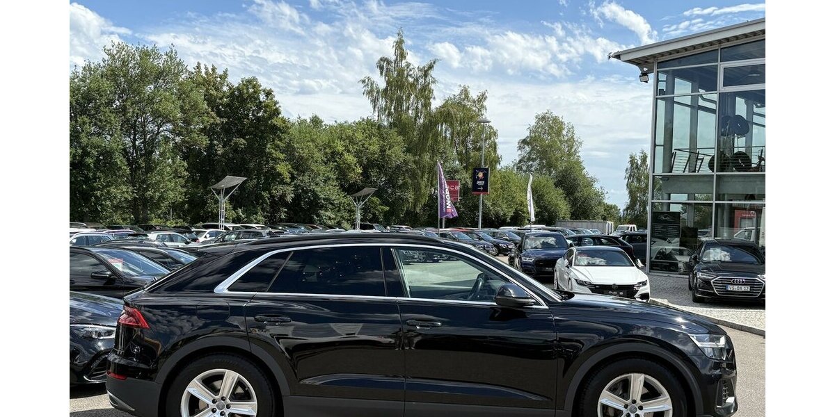 Audi Q8 50 TDI QUATTRO/ASSIST TOUR/VIRTUAL/ACC/AHK 181.351 km 34.800 &euro; Villingen-Schwenningen 78054
