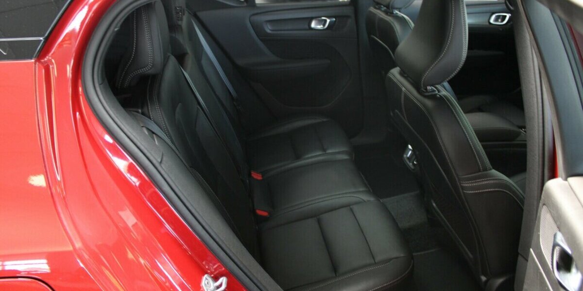 Volvo XC40 T5 AWD Geartronic R-Design 44.420 km 25.980 &euro; Euskirchen 53881