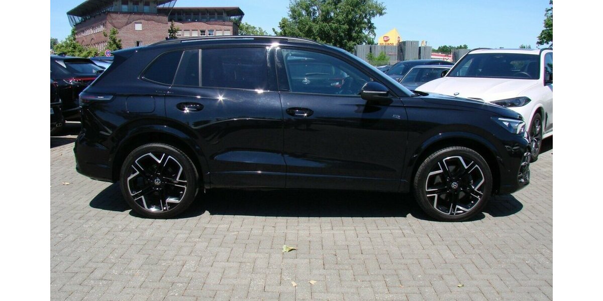 VW Tiguan R-Line Black Style 4M Pano AHK SHZ IQ Light 44.213 km 42.980 &euro; Falkensee 14612