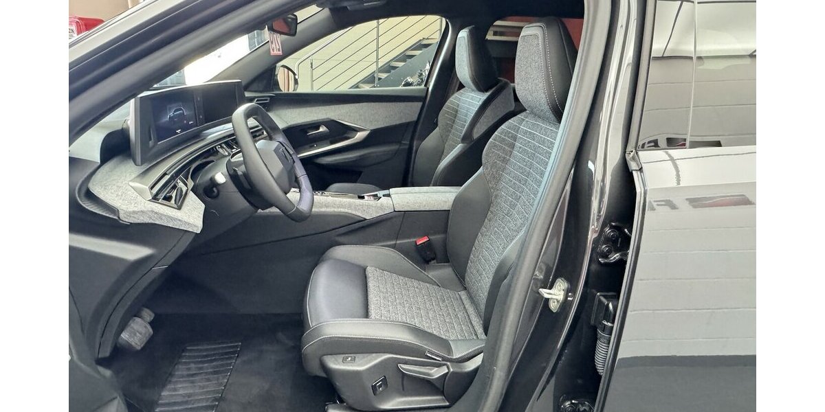 Peugeot 5008 145 Mild Hybrid Allure7 Sitzer LED CAM 30.800 km 27.520 &euro; Lich 35423