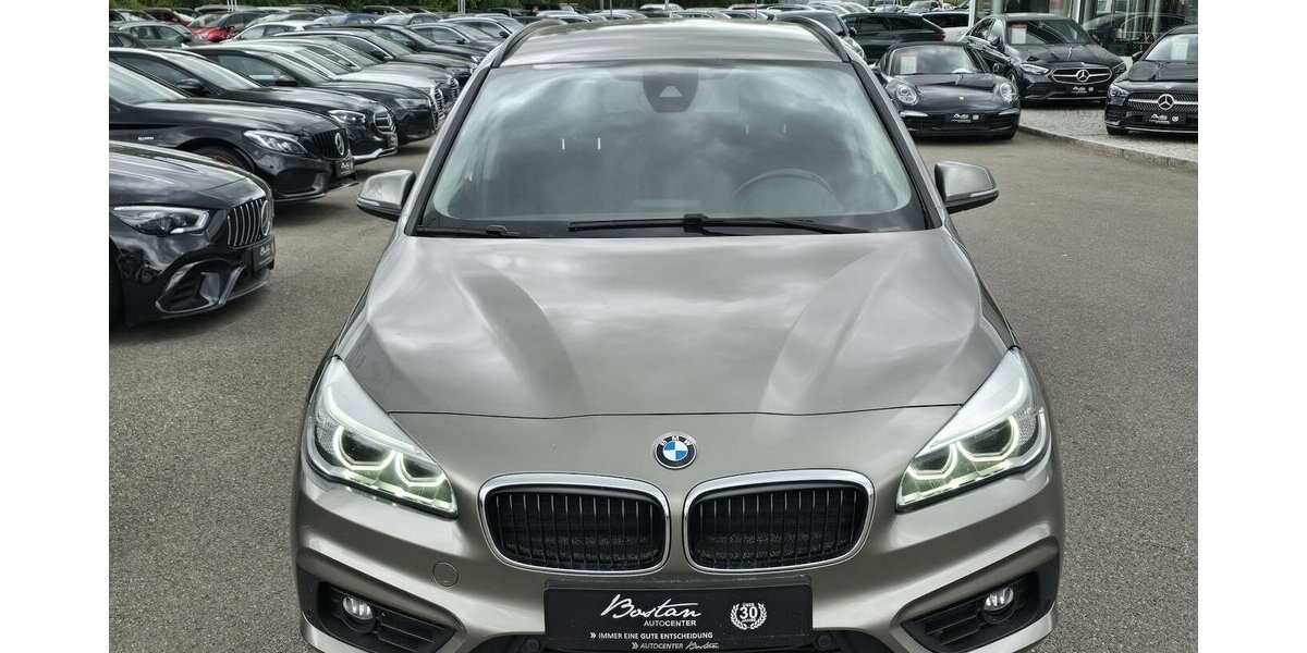 BMW 218 Active Tourer d ADVANTAGE/7-SITZER/AHK/KLIMA 179.900 km 12.900 &euro; Villingen-Schwenningen 78054
