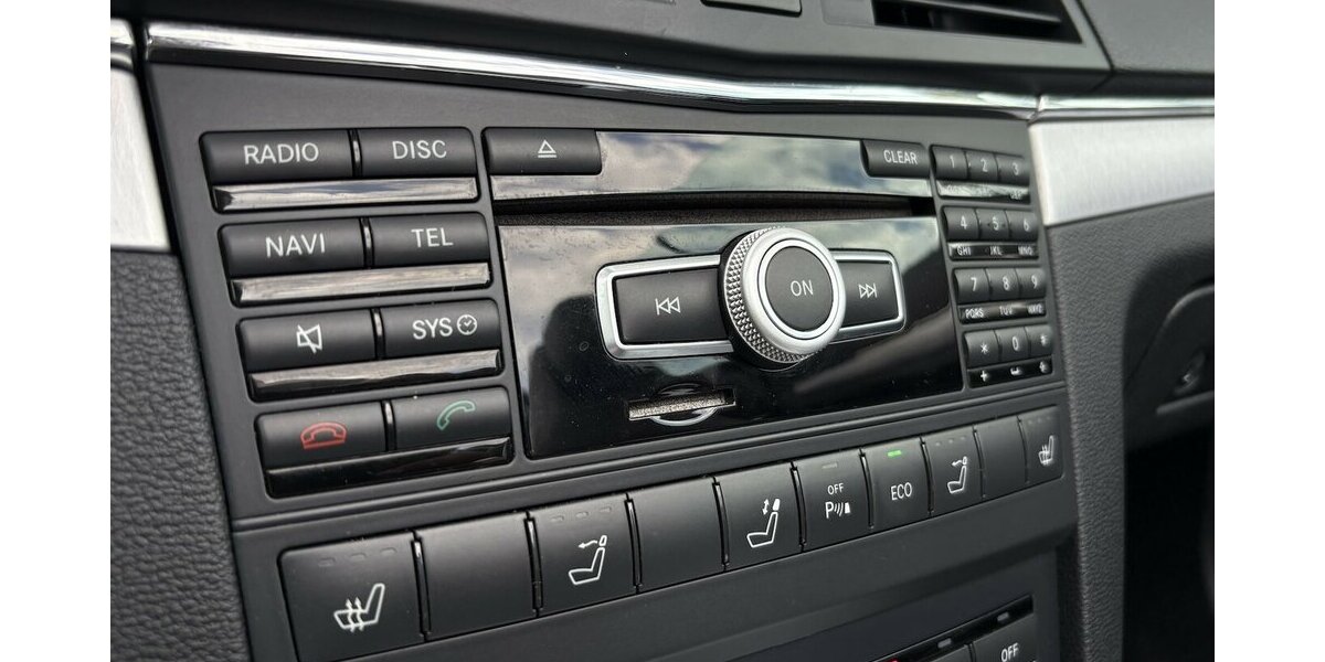Mercedes-Benz E 350 CDI Cabrio BlueEfficiency NAVI/NACKENHZ 151.676 km 14.900 &euro; Villingen-Schwenningen 78054