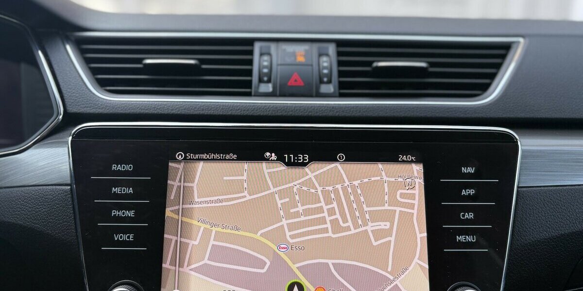 Skoda Superb 2.0 TDI Ambition KAMERA/NAVI/CARPLAY/DSG 52.484 km 25.800 &euro; Villingen-Schwenningen 78054