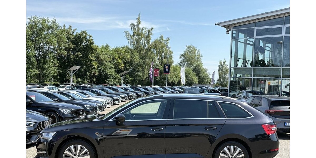 Skoda Superb 2.0 TDI Ambition KAMERA/NAVI/CARPLAY/DSG 52.484 km 25.800 &euro; Villingen-Schwenningen 78054