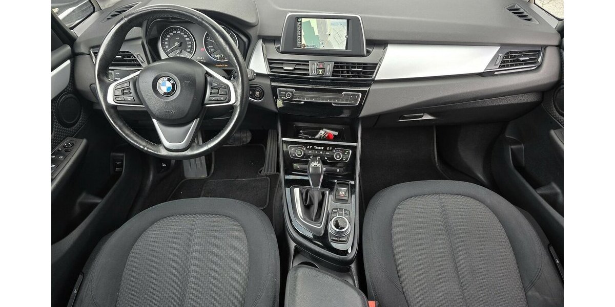 BMW 218 Active Tourer d ADVANTAGE/7-SITZER/AHK/KLIMA 179.900 km 12.900 &euro; Villingen-Schwenningen 78054
