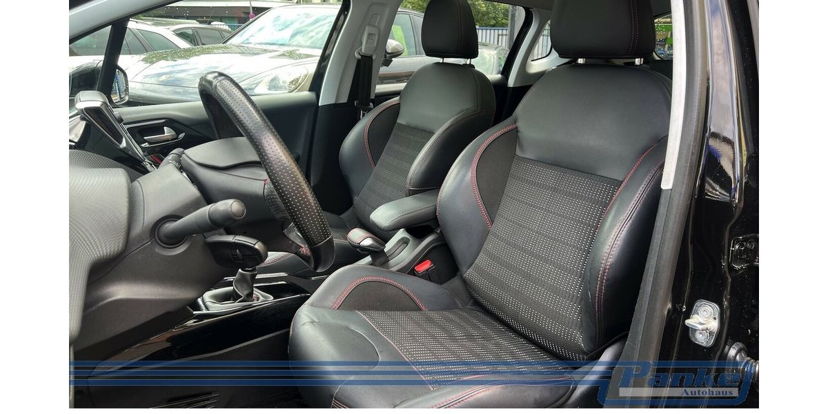Peugeot 2008 1.2 PT 130 Allure*Pano*Navi*Leder*1-Hand* 79.035 km 10.990 &euro; Berlin 13187