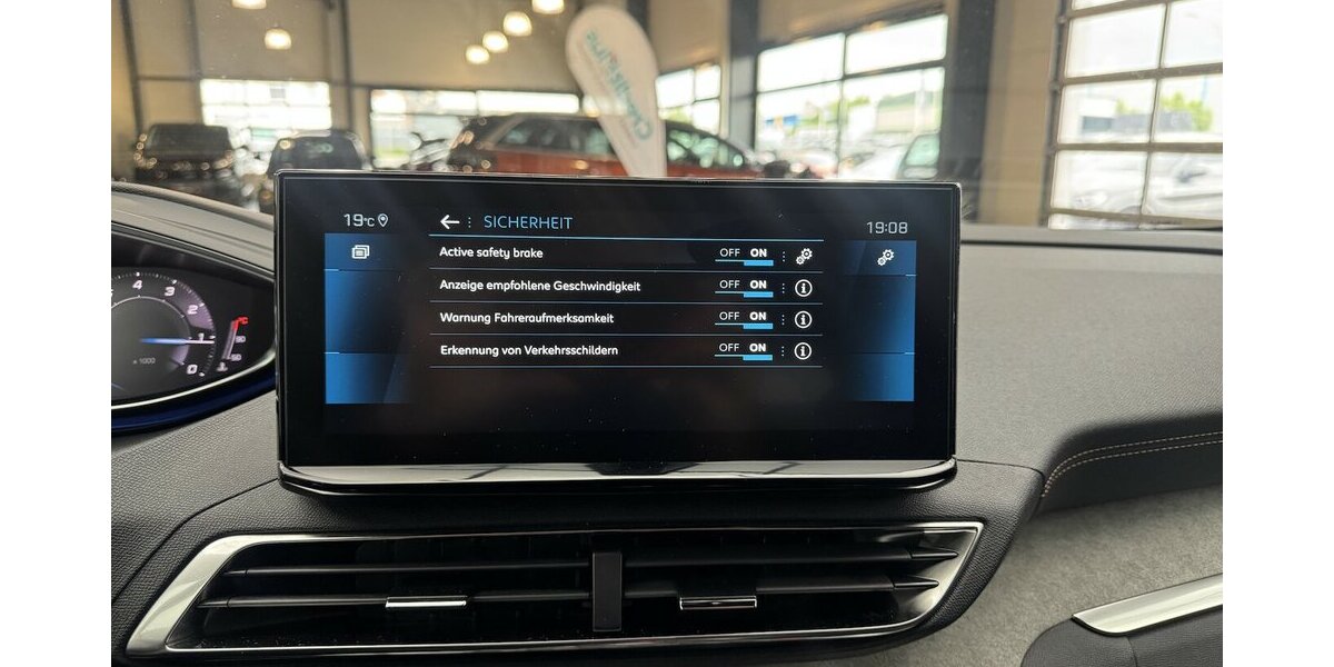 Peugeot 5008 130 EAT8 Allure 1.Hand AHK 13.300 km 25.770 &euro; Lich 35423