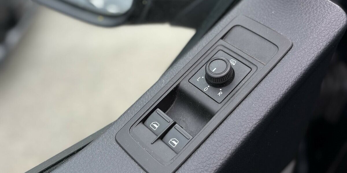 VW T6 Transporter Kasten 9-SITZER/AHK/NAVI/KAMERA 114.224 km 24.900 &euro; Villingen-Schwenningen 78054