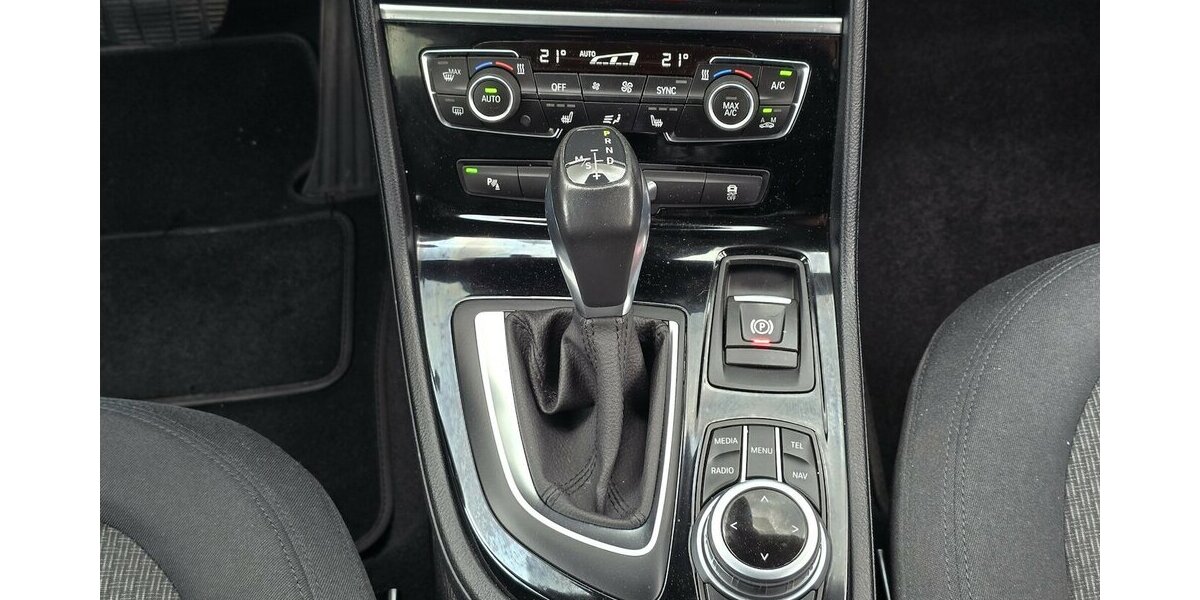 BMW 218 Active Tourer d ADVANTAGE/7-SITZER/AHK/KLIMA 179.900 km 12.900 &euro; Villingen-Schwenningen 78054