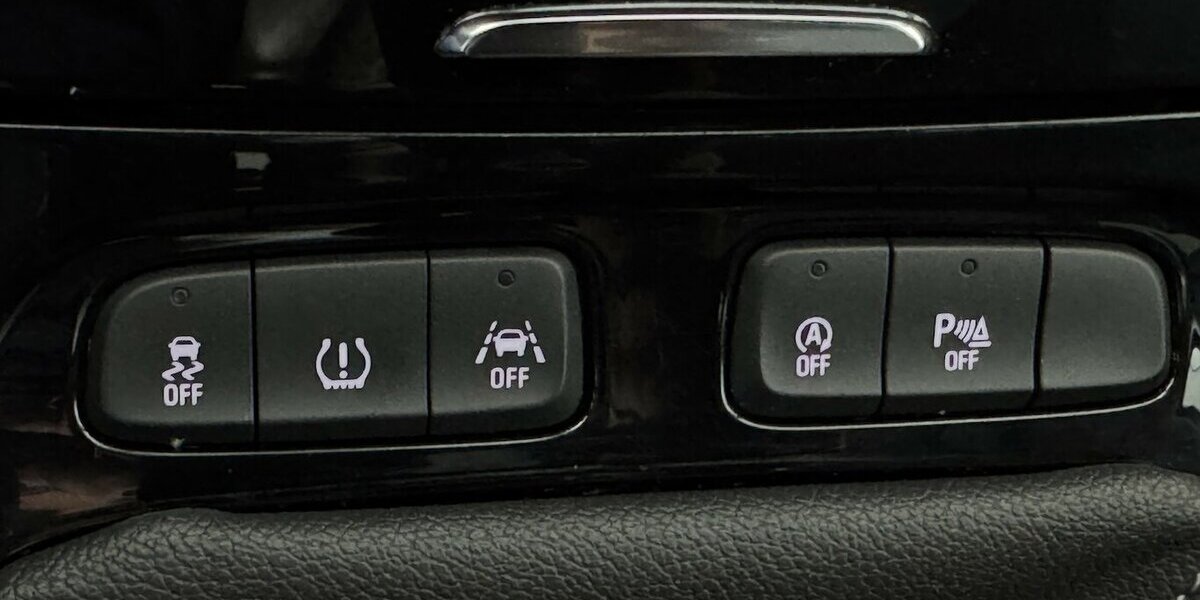 Opel Grandland 1.2 Turbo Innovation Navi Winterpaket 65.200 km 11.999 &euro; Lich 35423
