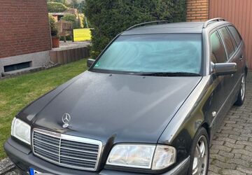 Mercedes-Benz 220 161.650 km 3.500 &euro; Spenge 32139
