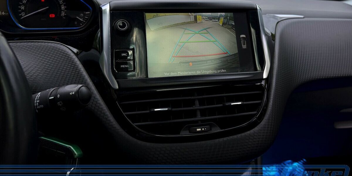 Peugeot 2008 Allure*Pano*Leder*R-Cam*Navi*SHZ*LED*USB* 81.293 km 9.990 &euro; Berlin 13187
