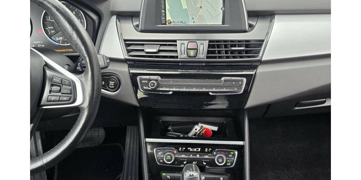 BMW 218 Active Tourer d ADVANTAGE/7-SITZER/AHK/KLIMA 179.900 km 12.900 &euro; Villingen-Schwenningen 78054
