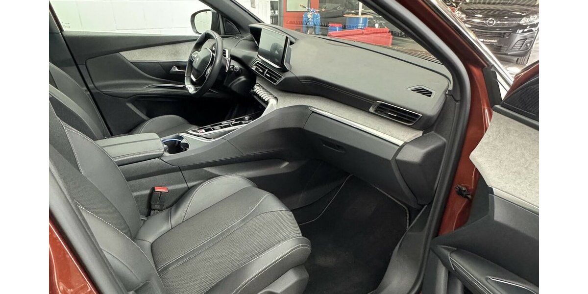 Peugeot 5008 GT 130 BlueHDi 1.Hand Panorama 7 Sitze 29.300 km 27.440 &euro; Lich 35423