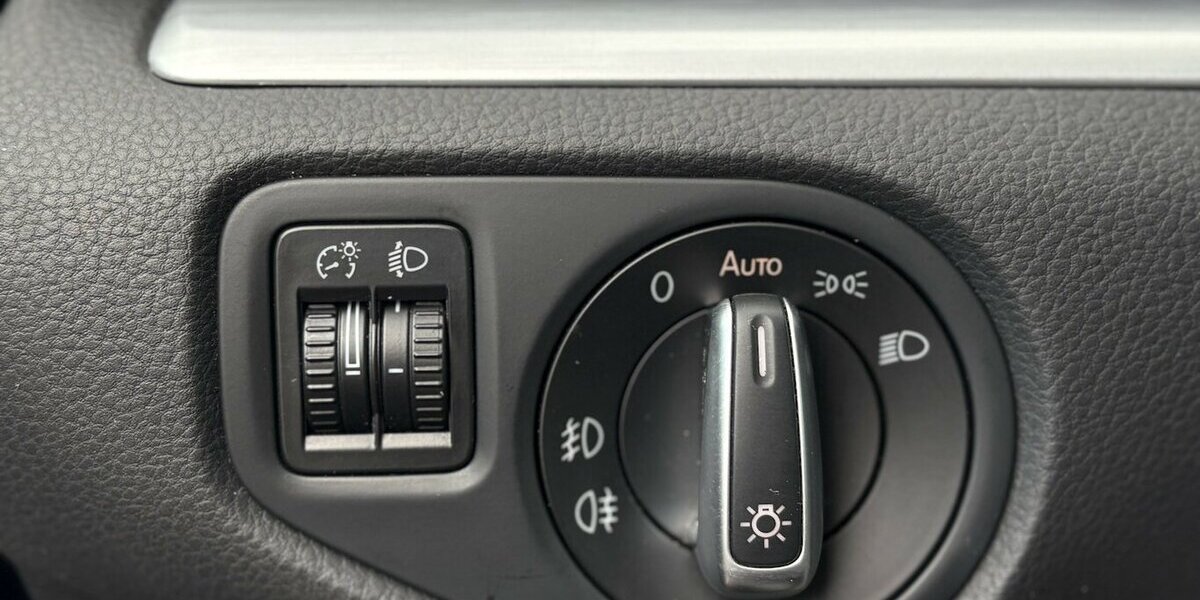 VW Sharan 2.0 TDI Comfortline 7.SITZ/NAVI/SHZ/DSG 107.728 km 20.900 &euro; Villingen-Schwenningen 78054