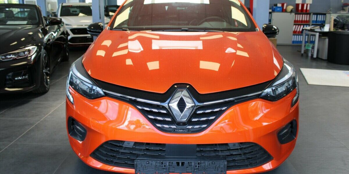 Renault Clio 1.6 E-TECH Hybrid 140 Intens 49.815 km 14.480 &euro; Euskirchen 53881