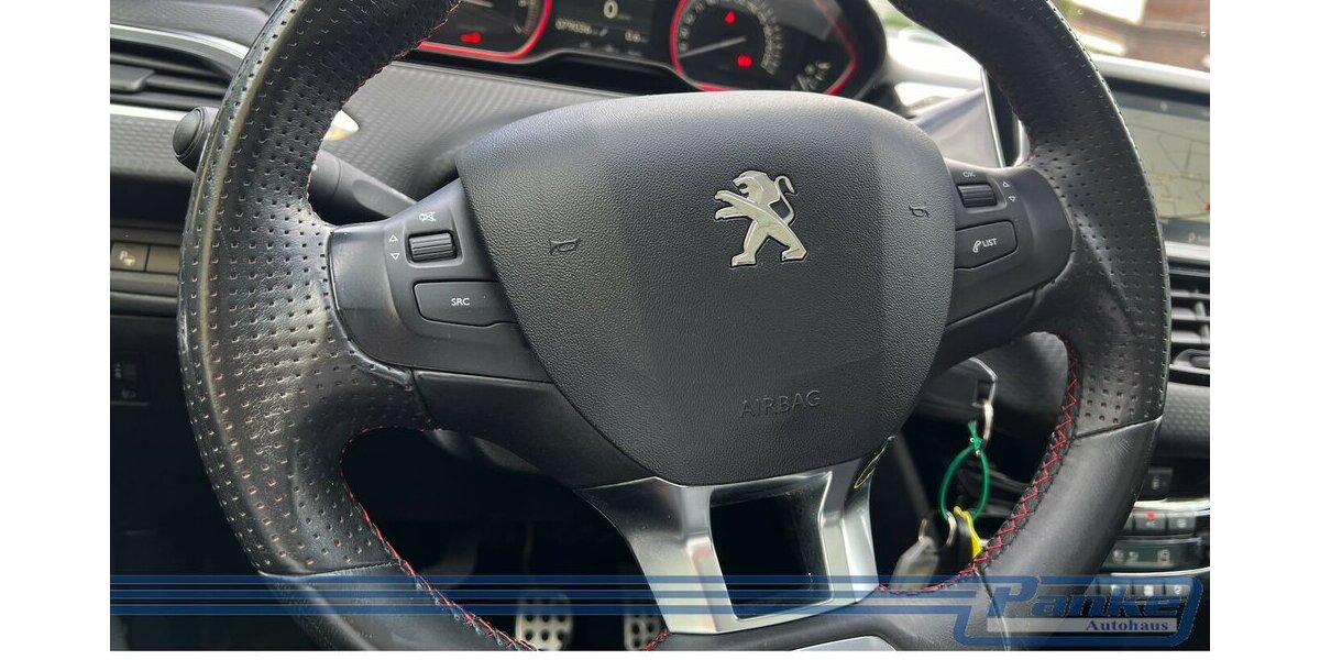Peugeot 2008 1.2 PT 130 Allure*Pano*Navi*Leder*1-Hand* 79.035 km 10.990 &euro; Berlin 13187