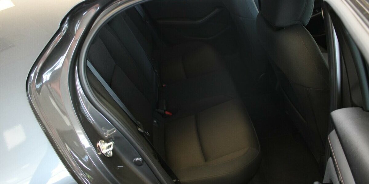 Mazda 3 SKYACTIVE-X M-Hybrid Drive 79.998 km 16.980 &euro; Euskirchen 53881